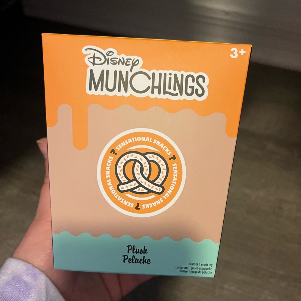 Disney Munchlings Plush Box